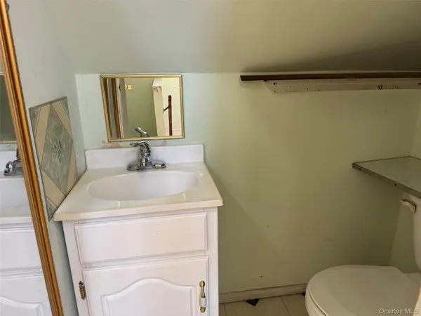 76-36 166th ST, Fresh Meadows, NY 11366