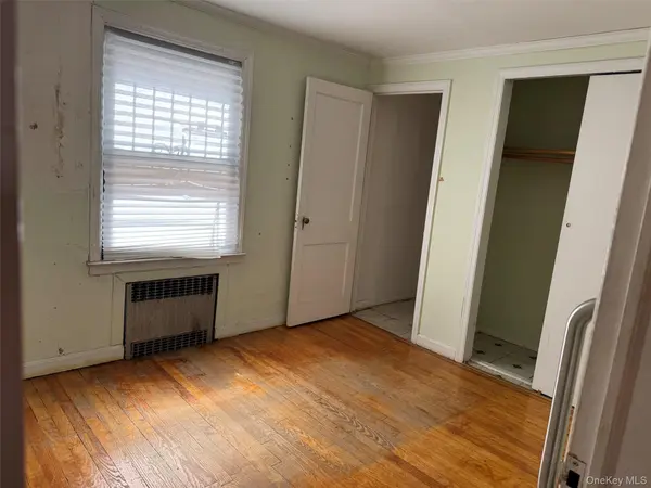76-36 166th ST, Fresh Meadows, NY 11366