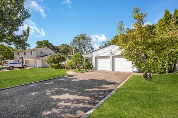 52 Voorhis DR, Old Bethpage, NY 11804