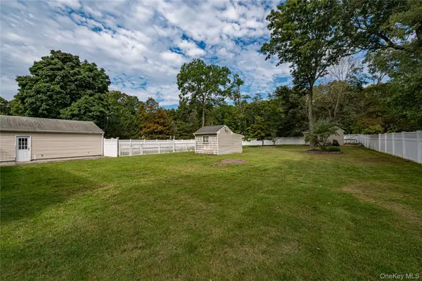 63 Barretts AVE, Holtsville, NY 11742