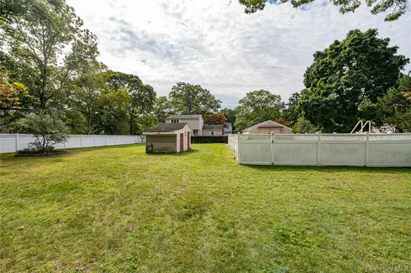 63 Barretts AVE, Holtsville, NY 11742