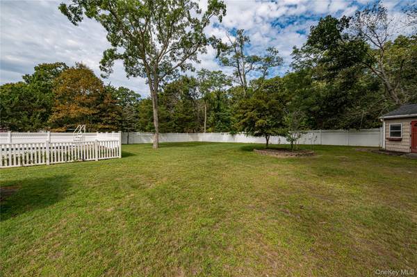 63 Barretts AVE, Holtsville, NY 11742