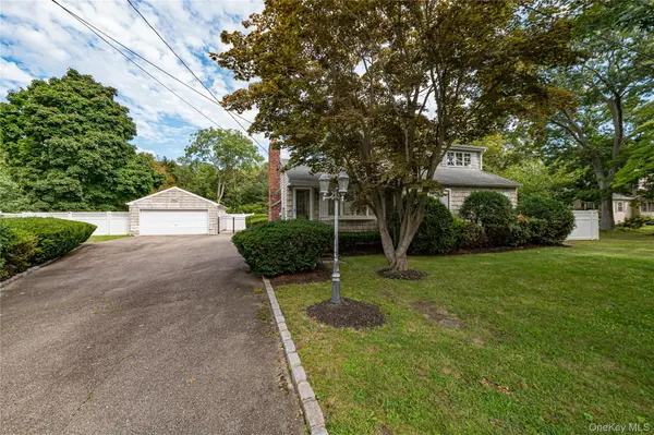 63 Barretts AVE, Holtsville, NY 11742