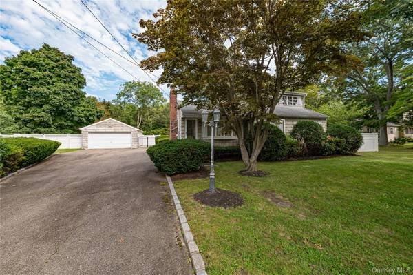 63 Barretts AVE, Holtsville, NY 11742