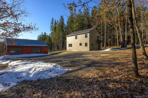 30 Ridge LN, Hillsdale, NY 12529