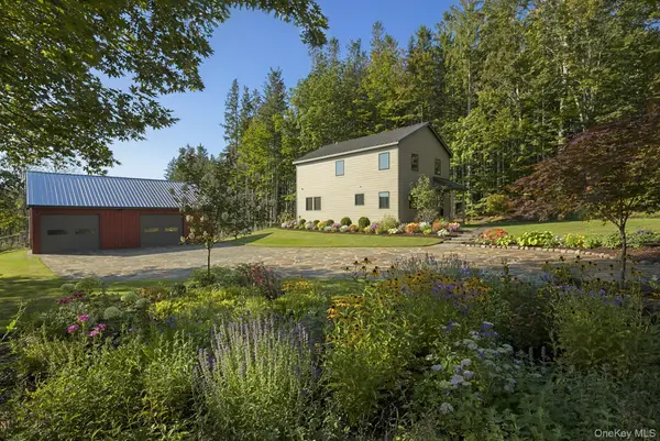 30 Ridge LN, Hillsdale, NY 12529