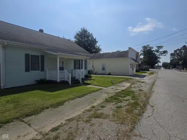 102-104 Walnut ST, Fairland, IN 46126