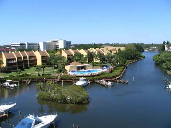 1900 COVE II PL #122, Sarasota, FL 34242