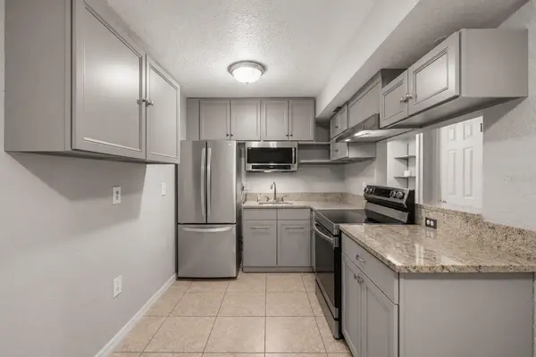 910 LAKE DESTINY RD #B, Altamonte Springs, FL 32714