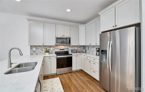 305 Copperfield CT, St Charles, MO 63301