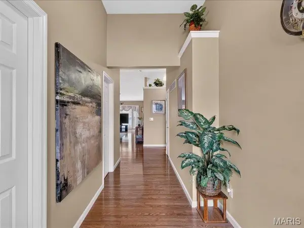 6025 Glennaire DR, Oakville, MO 63129