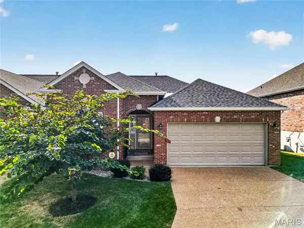 6025 Glennaire DR, Oakville, MO 63129