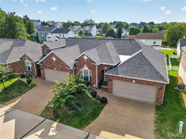 6025 Glennaire DR, Oakville, MO 63129