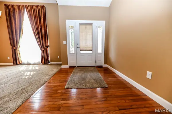 5537 S Woods Manor DR, Smithton, IL 62285