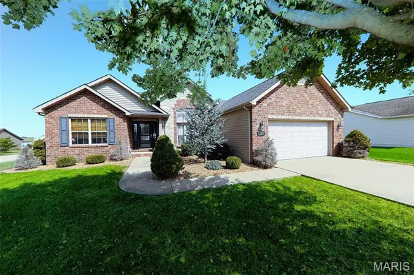 5537 S Woods Manor DR, Smithton, IL 62285