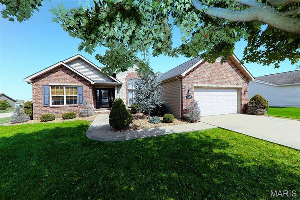5537 S Woods Manor DR, Smithton, IL 62285