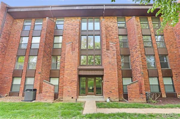 514 Coeur De Royale DR #205, Creve Coeur, MO 63141