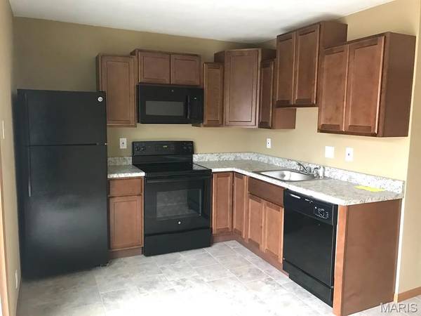 18 SARPY RD #D, Belleville, IL 62221