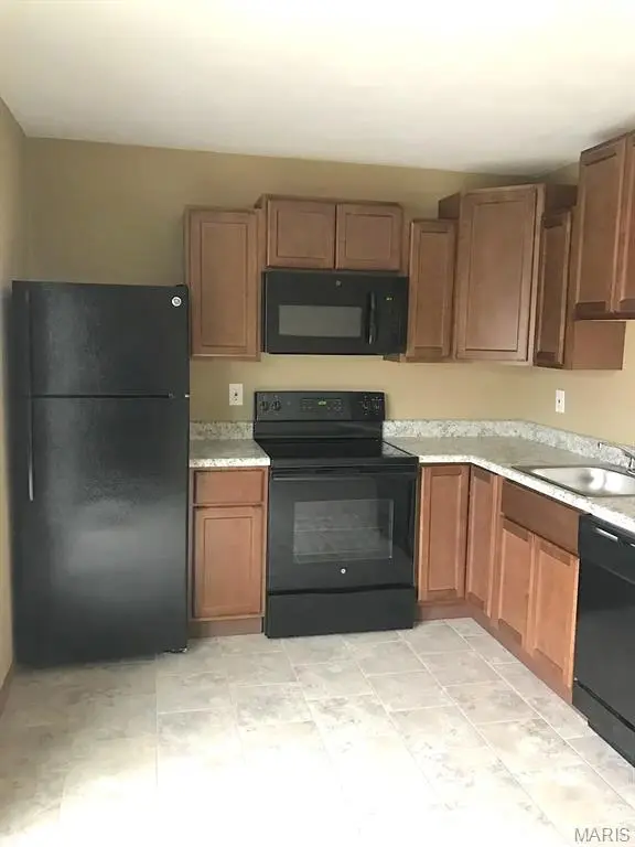 18 SARPY RD #D, Belleville, IL 62221