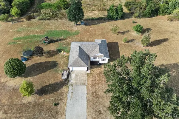 13757 Grouse LN, Lebanon, MO 65536