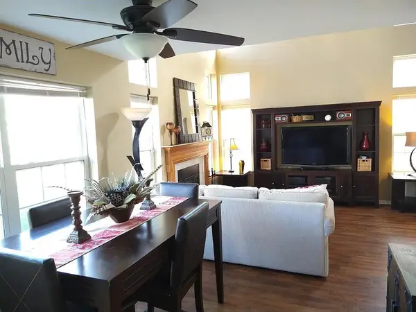 2320 Foxmoor LN, Aurora, IL 60502