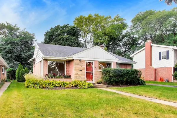 108 S Mount Prospect RD, Mount Prospect, IL 60056