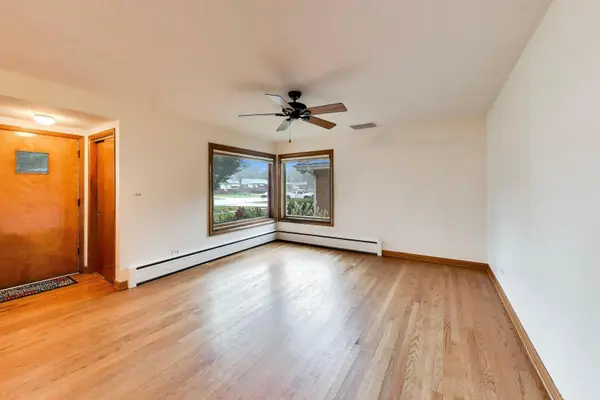 108 S Mount Prospect RD, Mount Prospect, IL 60056