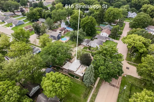 816 Sinnissippi AVE, Dixon, IL 61021
