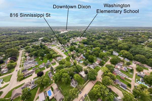 816 Sinnissippi AVE, Dixon, IL 61021