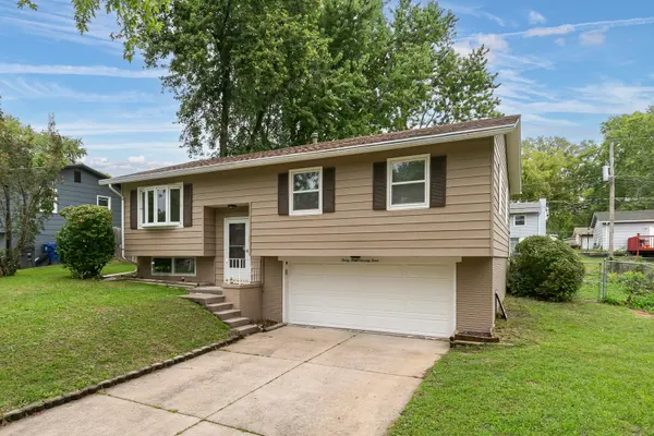 3373 29th ST, Bettendorf, IA 52722