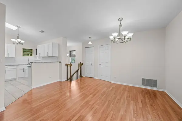 1327 COLDSPRING RD, Carol Stream, IL 60188