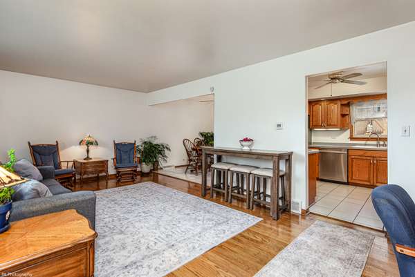 5443 W 83 PL, Burbank, IL 60459