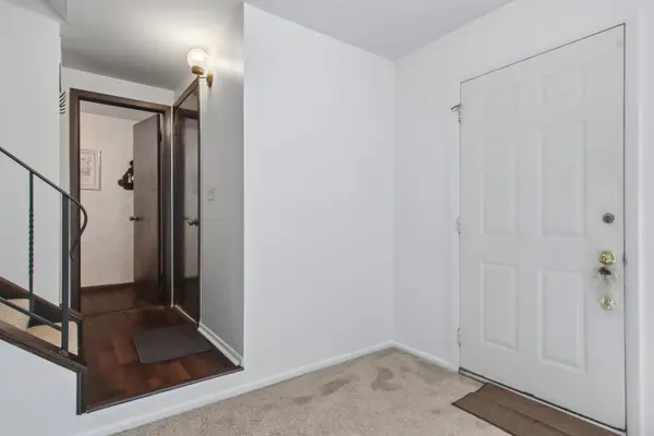 45 Willow CIR, Cary, IL 60013