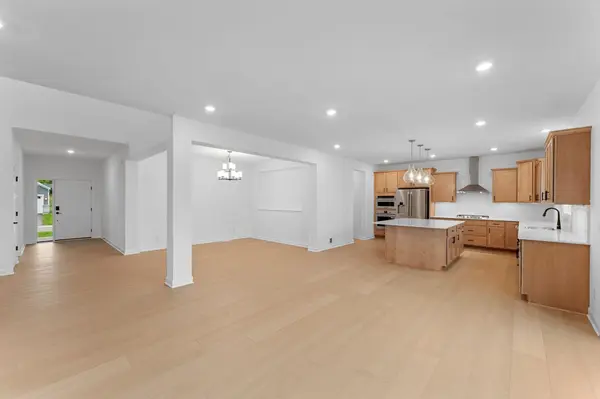 8657 Periwinkle BLVD, Woodbury, MN 55129