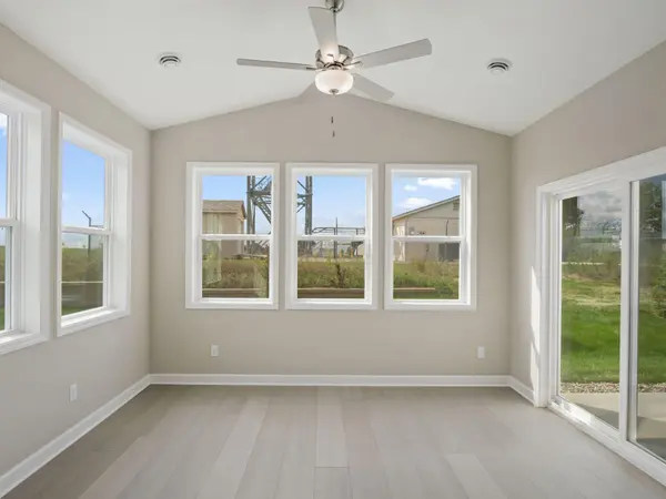 5200 Long Pointe Bay, Woodbury, MN 55129