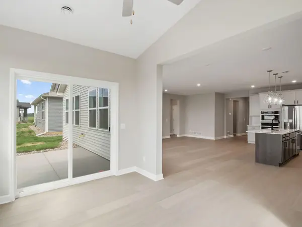 5200 Long Pointe Bay, Woodbury, MN 55129