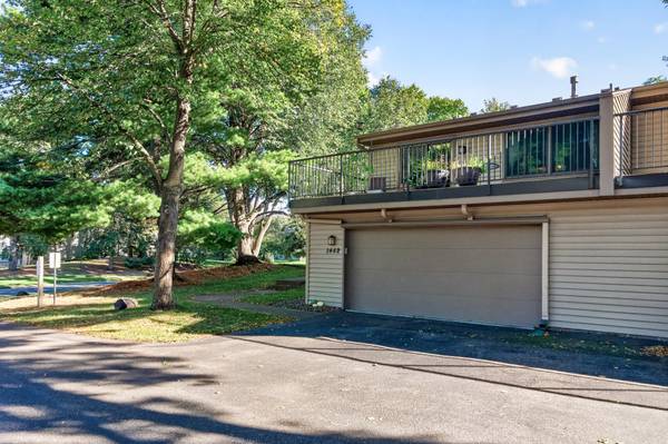 1442 Arden View DR, Arden Hills, MN 55112