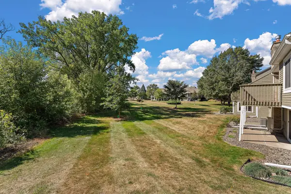 978 Winterberry DR, Woodbury, MN 55125