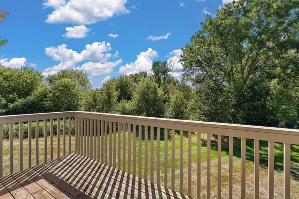 978 Winterberry DR, Woodbury, MN 55125