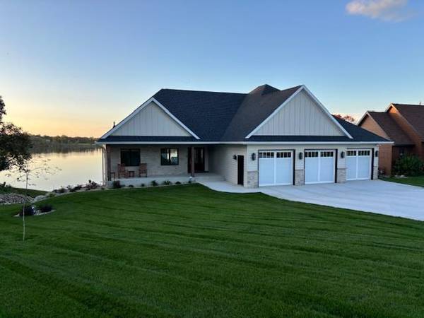 660 E Lake Cowdry RD NW, Alexandria, MN 56308