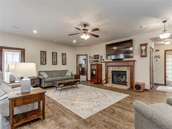 10901 SW 31st ST, Yukon, OK 73099