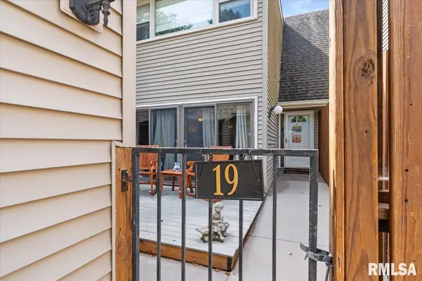 19 COUNTRY PL #19, Springfield, IL 62703