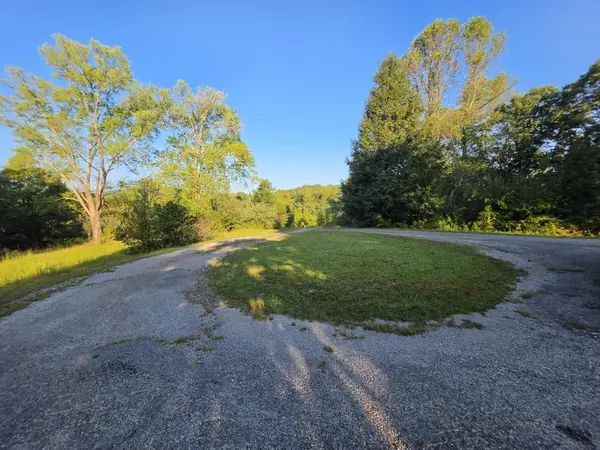 4 Rock Avenue, Palmer, TN 37365