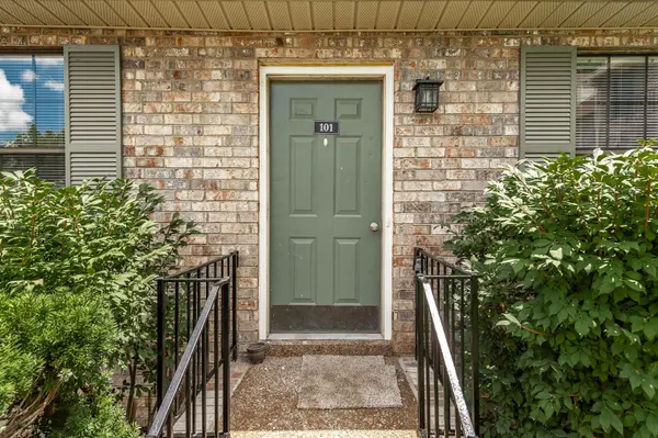 101 Deerpoint Ln, Hendersonville, TN 37075