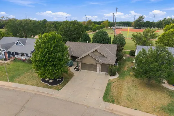 1209 S Arbor Meadows St, Derby, KS 67037