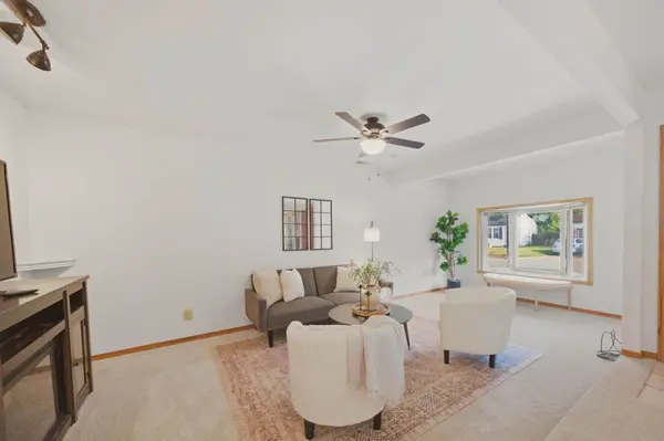 221 E Waggoner Ln, Haysville, KS 67060