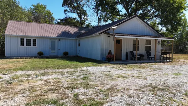 279 Castlegate DR, Seymour, MO 65746