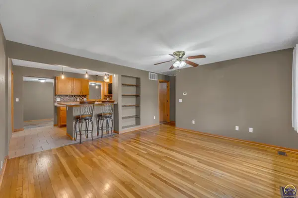 3923 SE 2nd ST, Topeka, KS 66607
