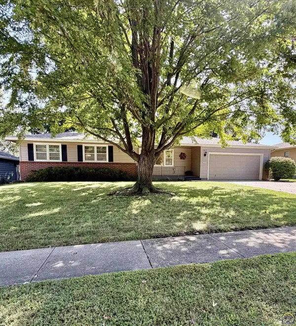5609 SW 24th ST, Topeka, KS 66614