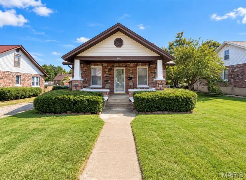 208 S Long ST, Farmington, MO 63640